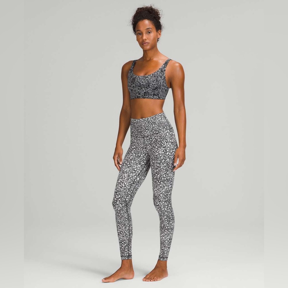 Lululemon Align High-Rise Pant 28"
Venture Floral Alpine White Black